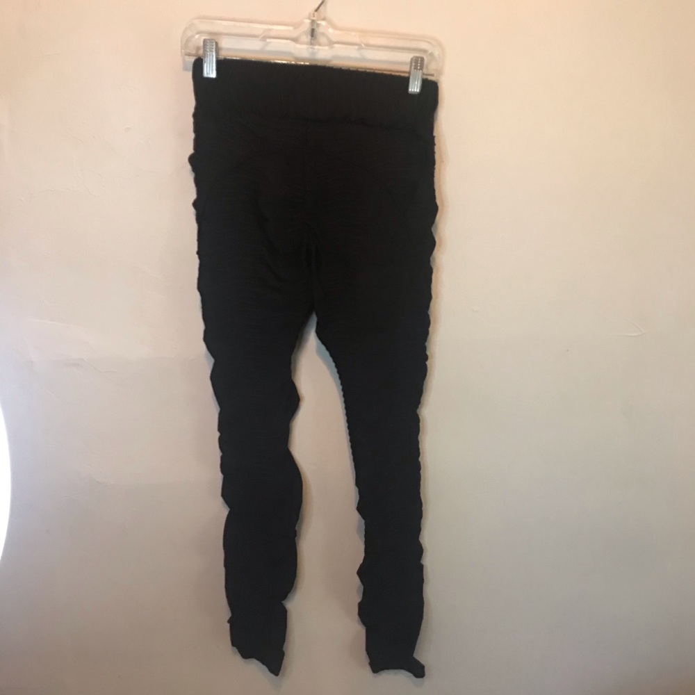 Black Ruffle Textured Leggings Women’s Medium